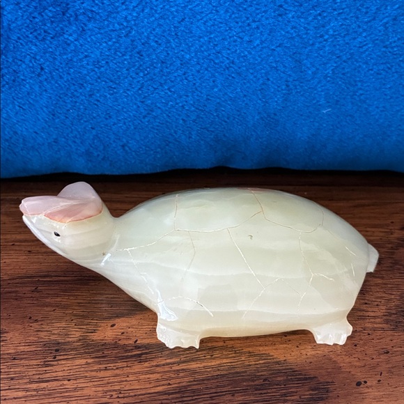Vintage Turtle Figurine - Paper Weight
Hand Crafted from Beautiful Onex - Picture 1 of 7